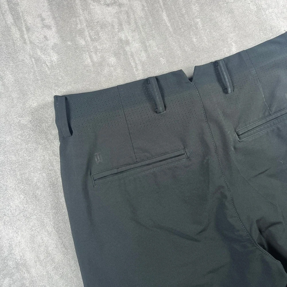 Nike Tiger Woods Collection Mens Golf Shorts Black Size 30 Perforated Stretch